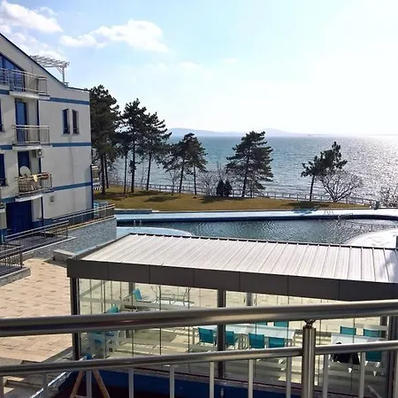 Private In Apartcomplex Blue Bay Palace Apartment